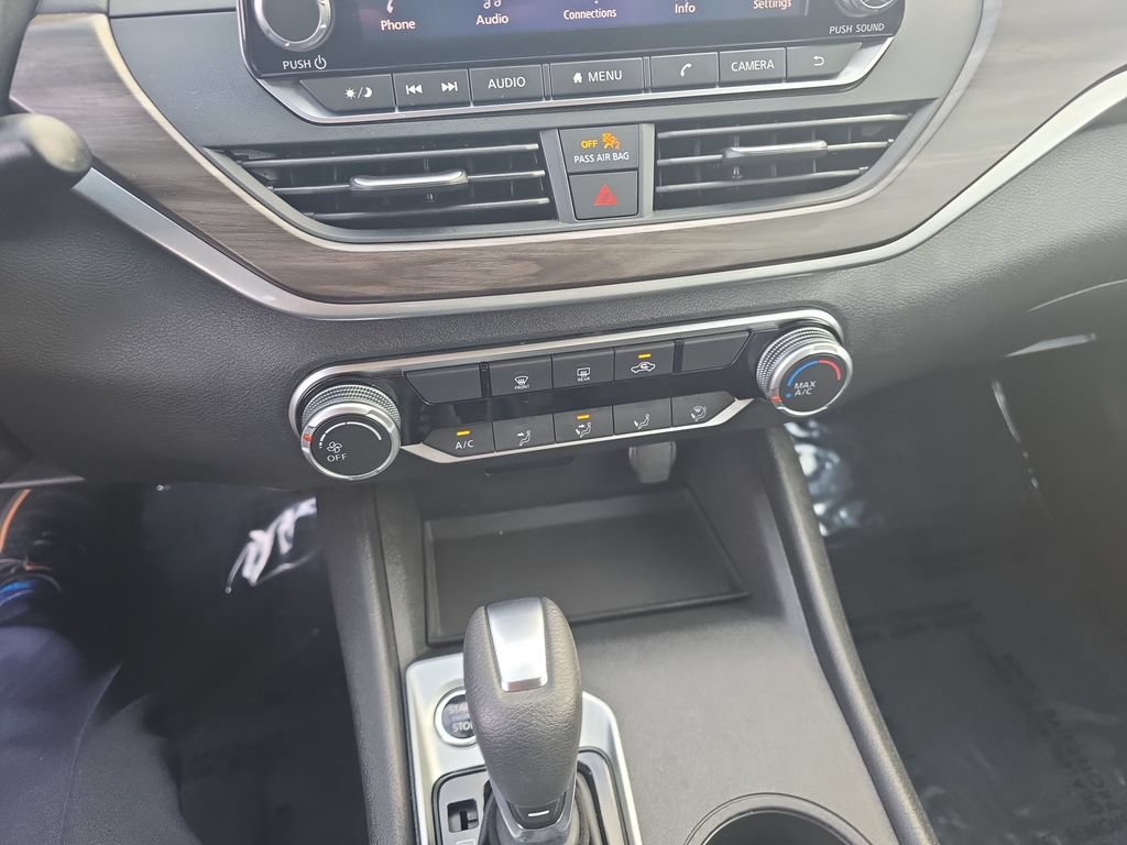 Used 2025 Nissan Altima 2.5 SV FWD image 17