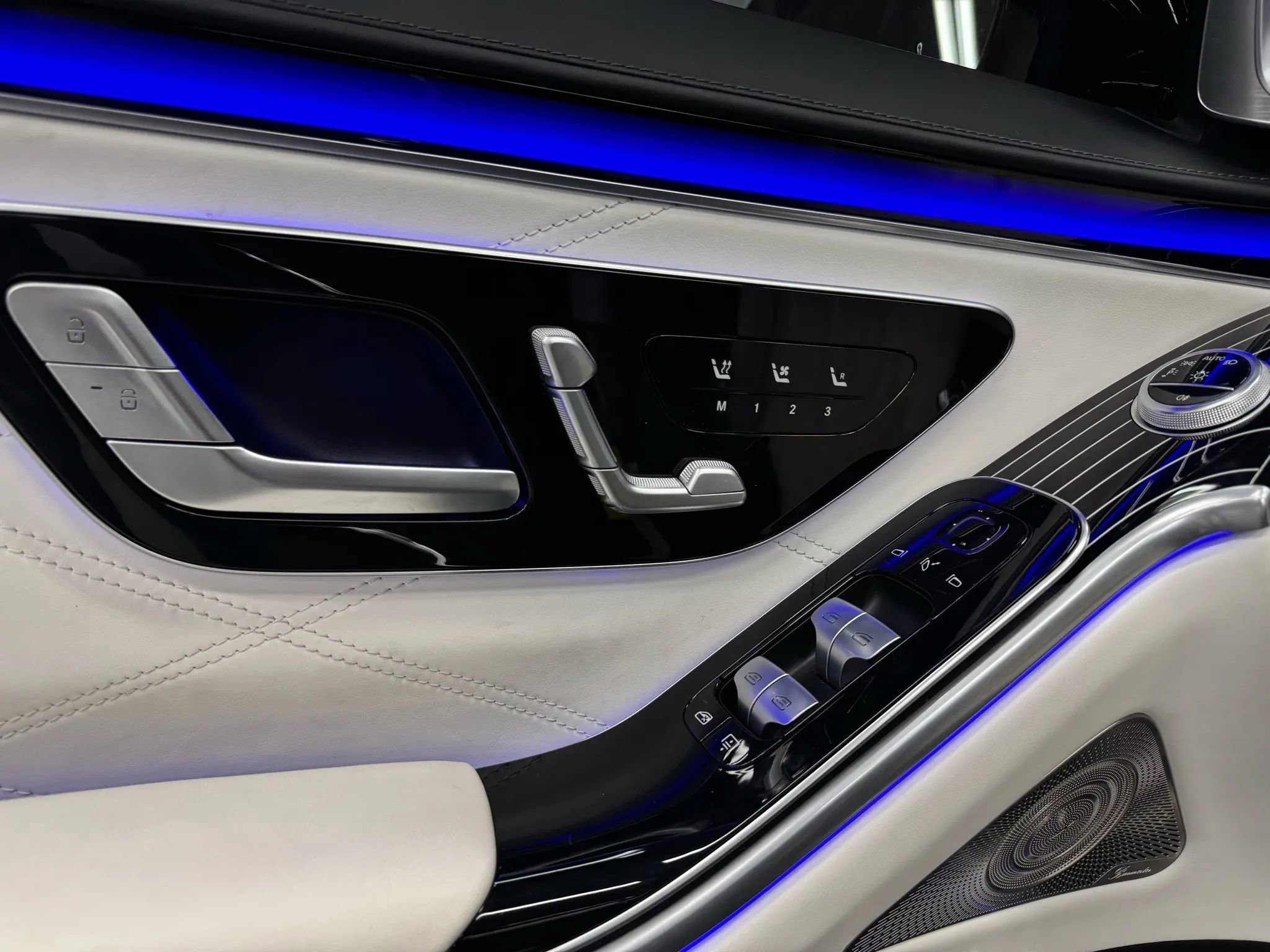 Used 2023 Mercedes-Benz Maybach S 680 S 680 4MATIC Sedan 4D w/ Manufaktur Leather Package image 33