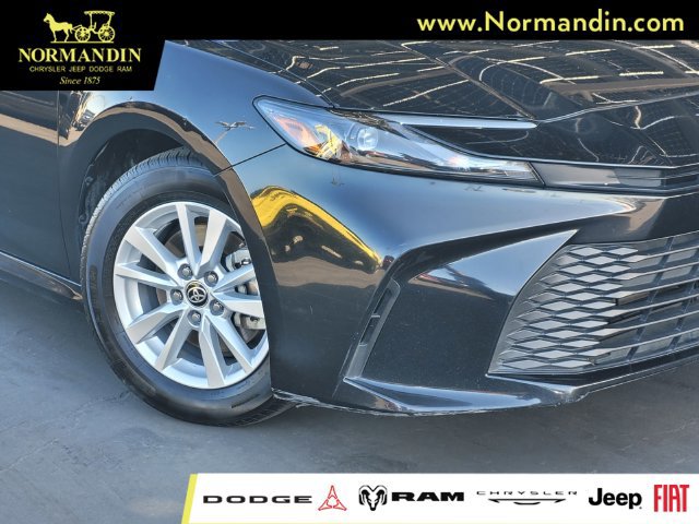 Used 2025 Toyota Camry LE FWD image 5