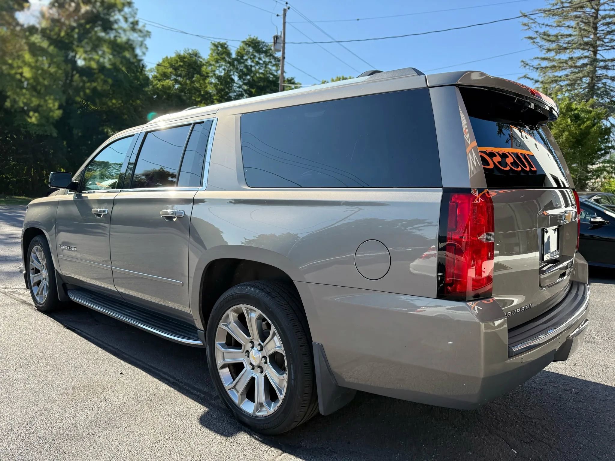 Used 2017 Chevrolet Suburban Premier image 5