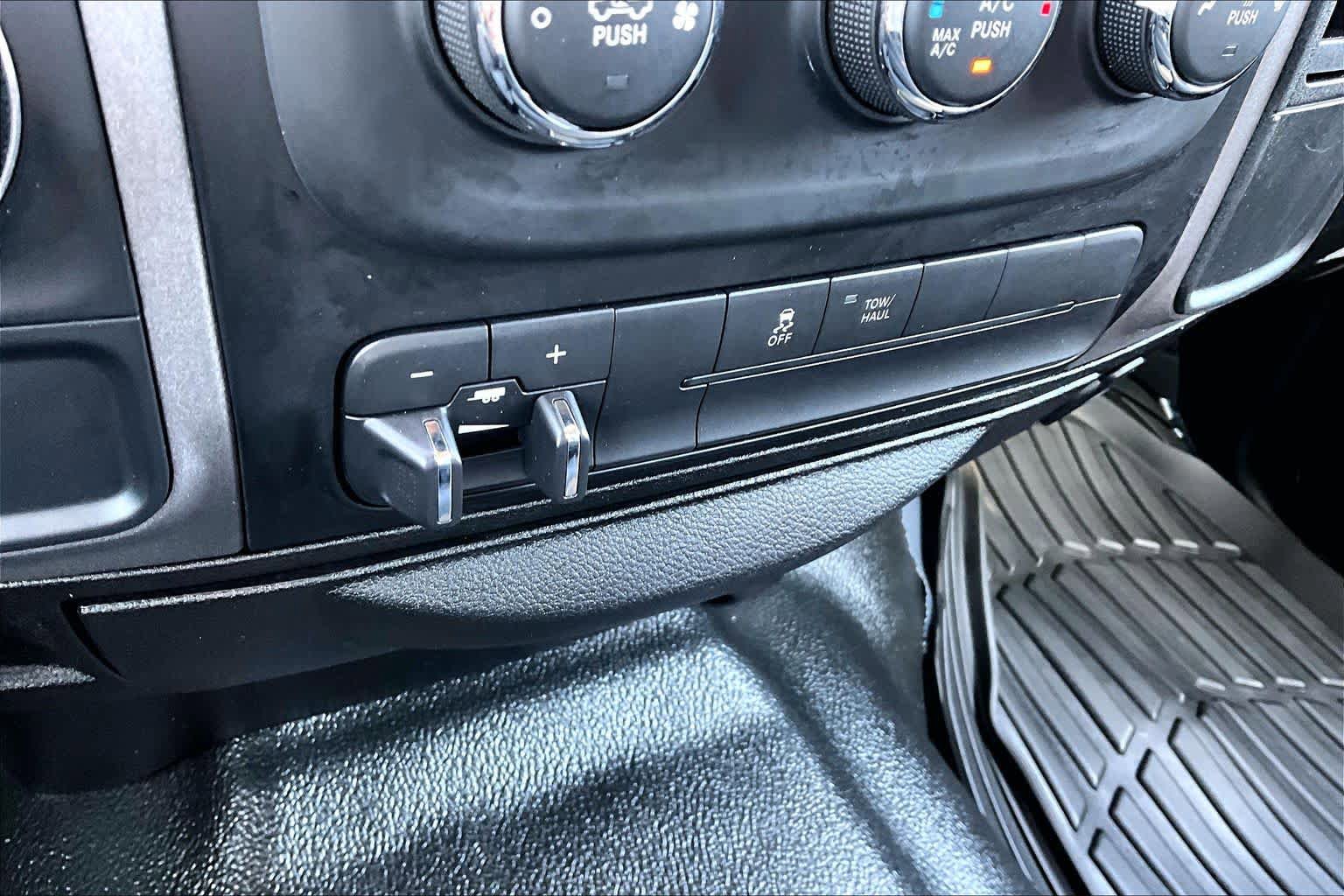 Used 2019 RAM 1500 Tradesman w/ Chrome Appearance Group RWD image 33