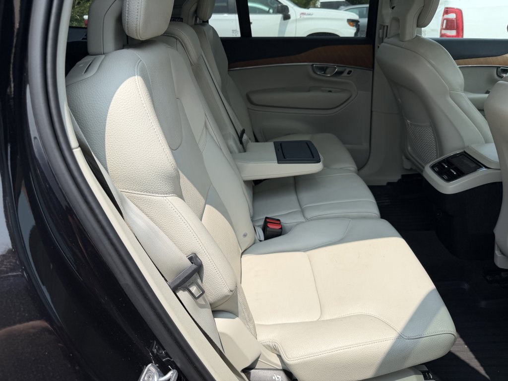 Used 2021 Volvo XC90 T6 Momentum w/ Climate Package AWD/4WD image 24