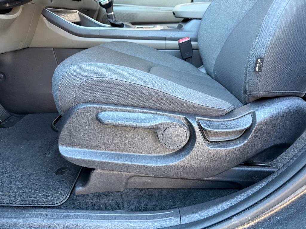 Used 2025 Kia Carnival LX image 13