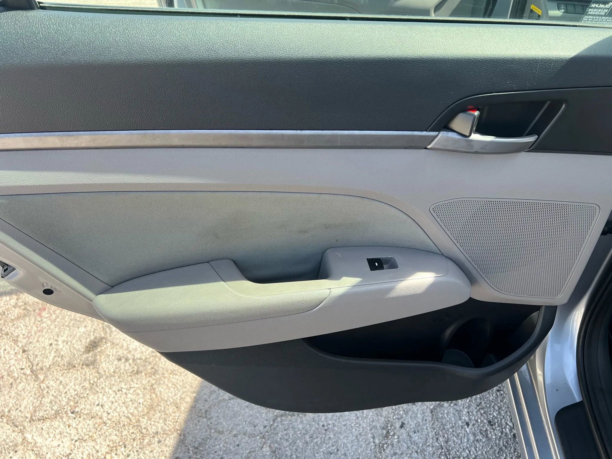 Used 2017 Hyundai Elantra SE image 18