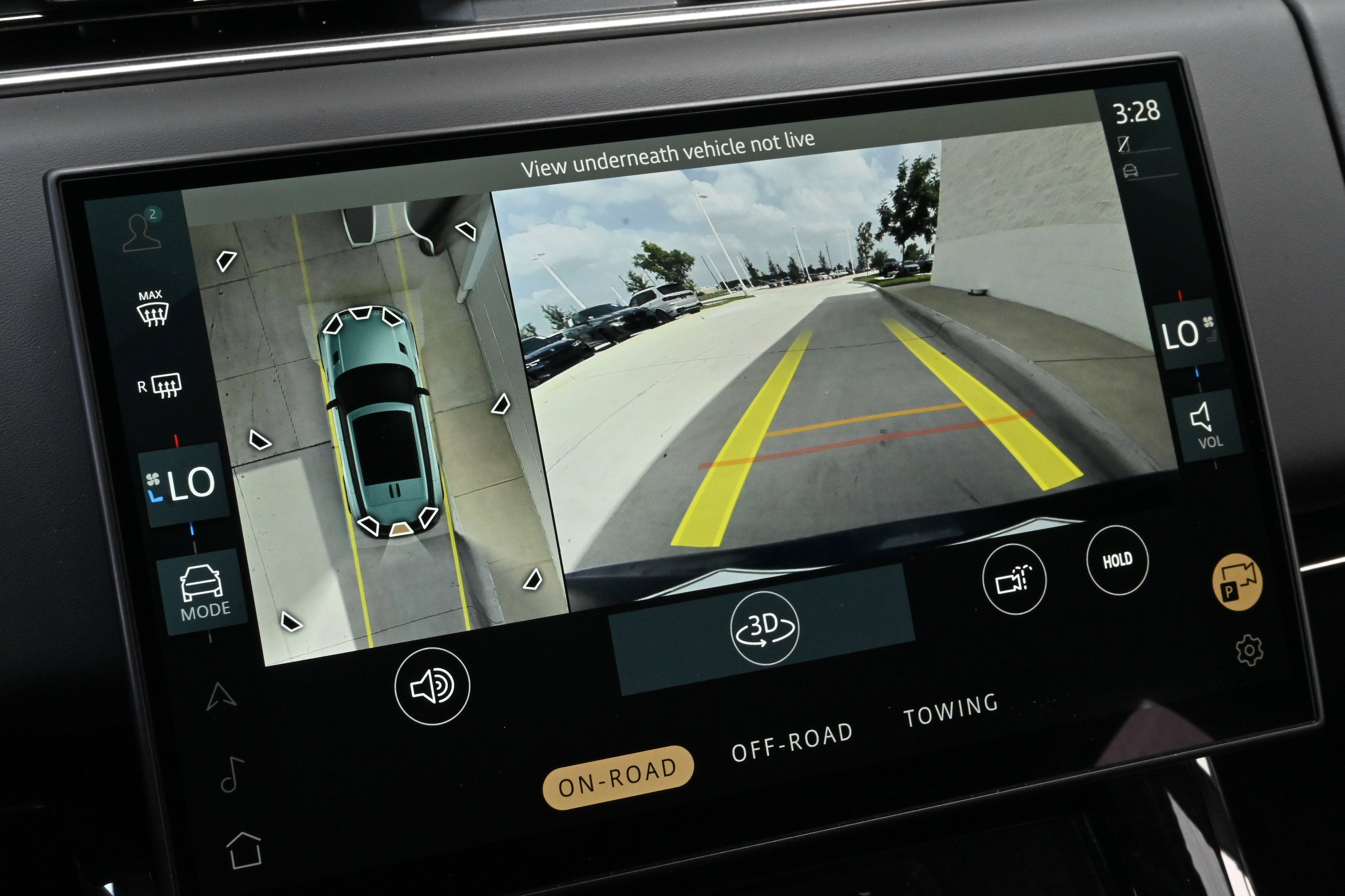 Used 2025 Land Rover Range Rover Sport SE AWD/4WD image 16