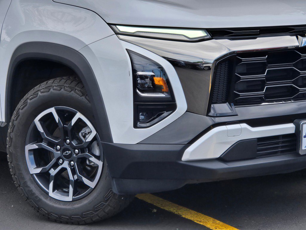 Certified 2025 Chevrolet Equinox ACTIV w/ Safety and Technology Package AWD/4WD image 3