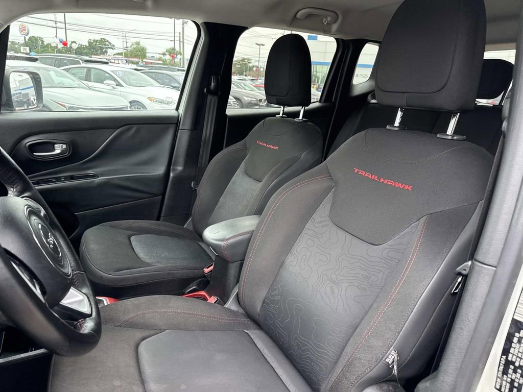 Used 2018 Jeep Renegade Trailhawk w/ Safety & Security Group AWD/4WD image 17