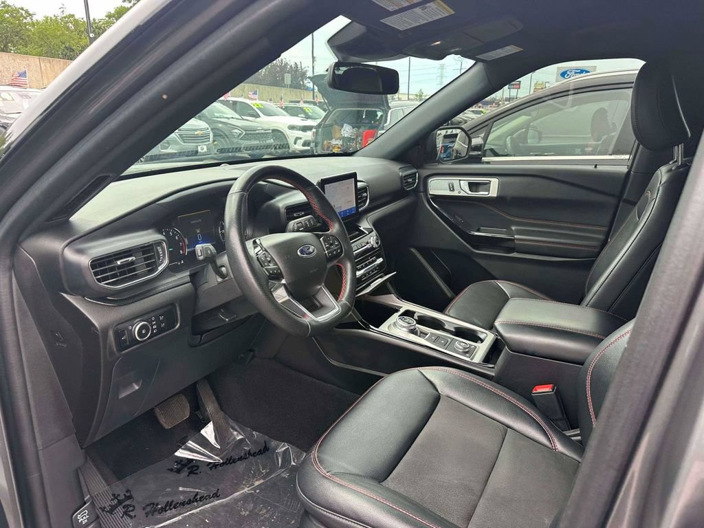 Used 2023 Ford Explorer ST-Line AWD/4WD image 16