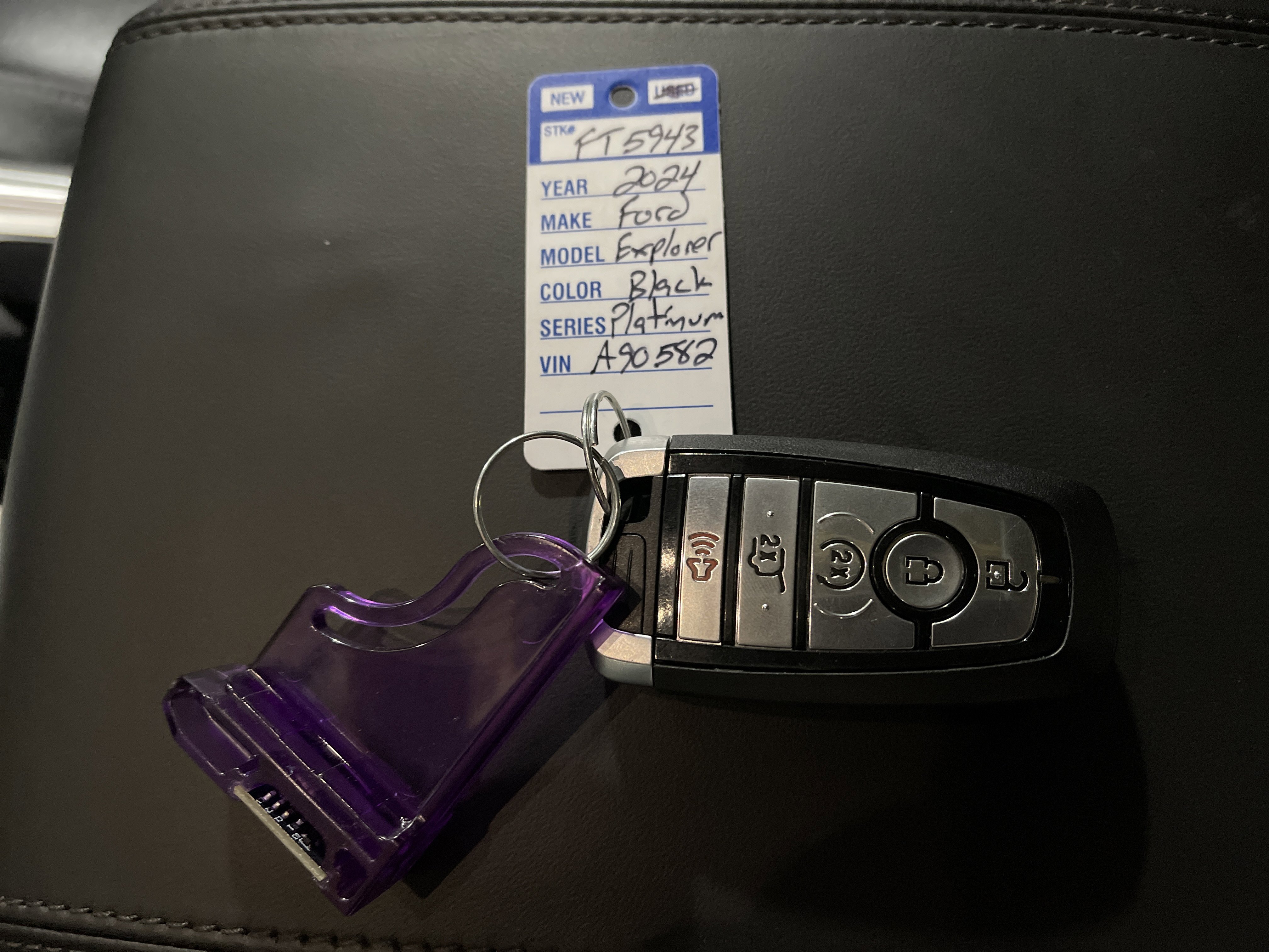 Used 2024 Ford Explorer Platinum w/ Technology Package image 29