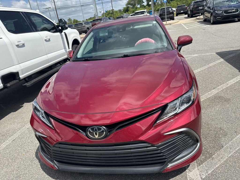 Used 2022 Toyota Camry LE image 2