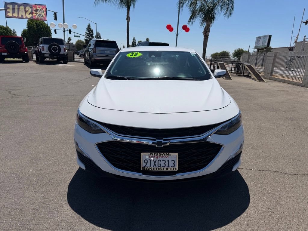 Used 2025 Chevrolet Malibu RS FWD image 2