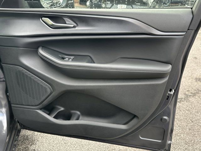 New 2025 Jeep Grand Cherokee Laredo image 14