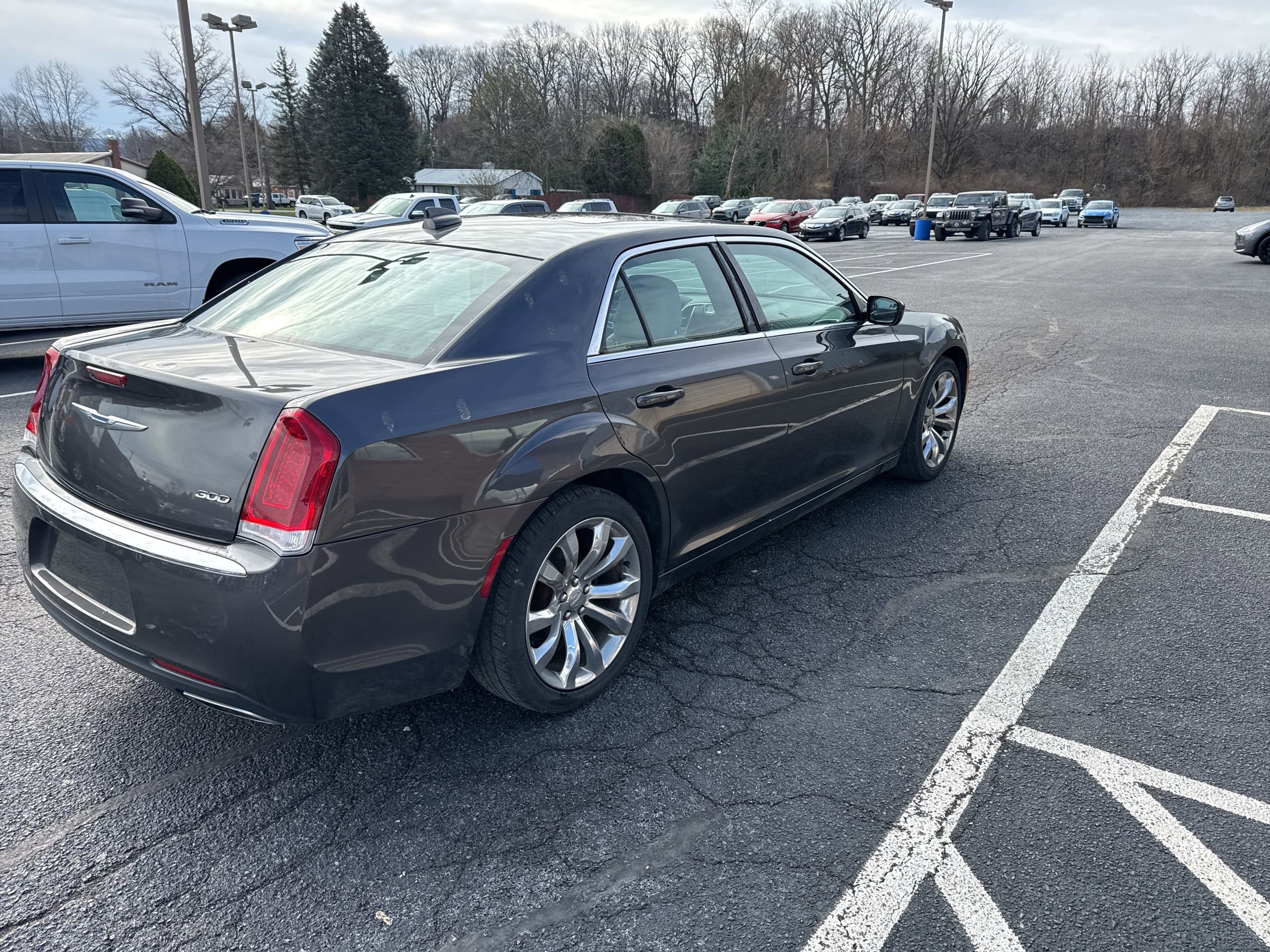 Used 2018 Chrysler 300 Touring L image 6