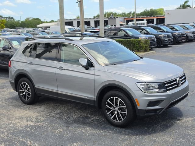 Used 2021 Volkswagen Tiguan SE w/ Panoramic Sunroof Package FWD image 2