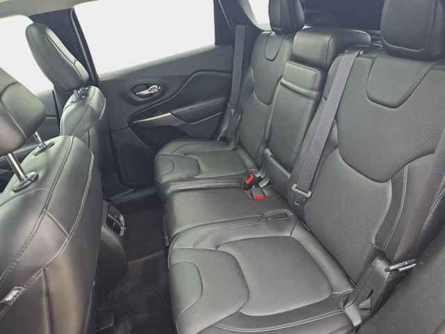 Used 2019 Jeep Cherokee Limited w/ Luxury Group AWD/4WD image 16