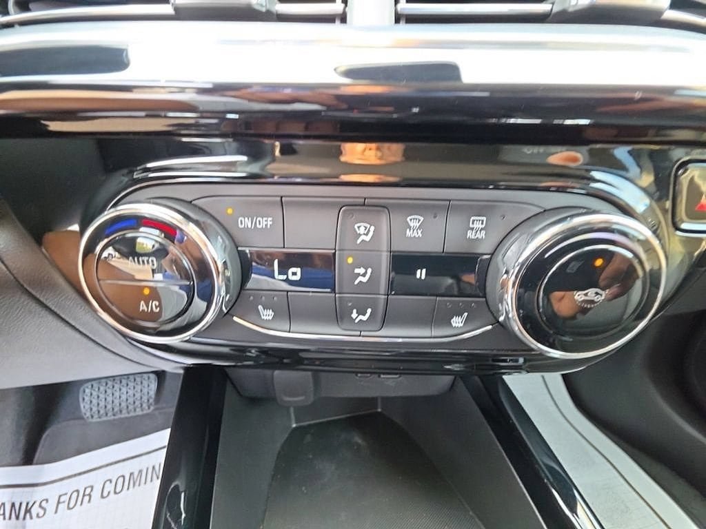 Used 2025 Chevrolet Trax ACTIV FWD image 17