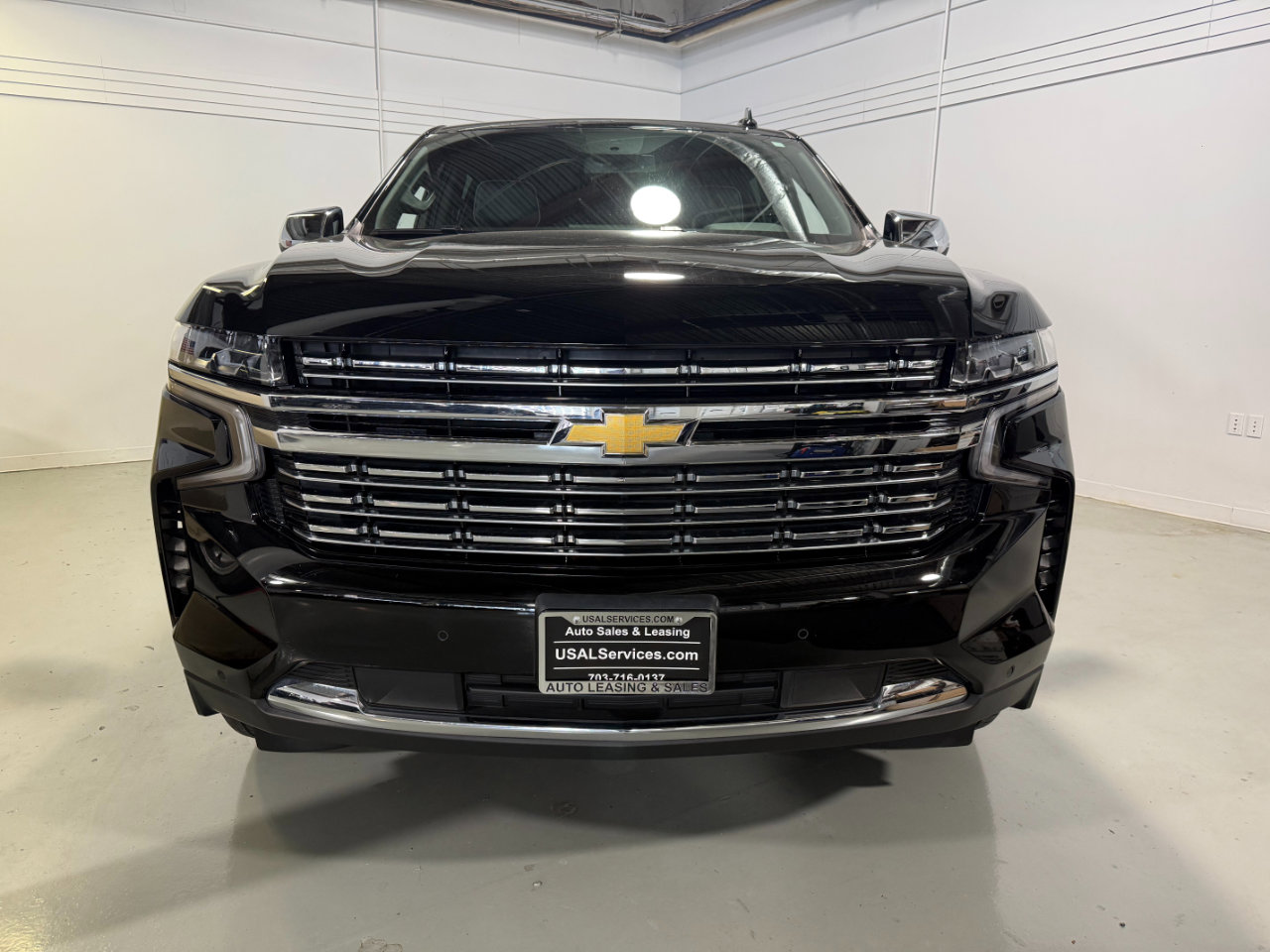Used 2023 Chevrolet Suburban Premier image 3