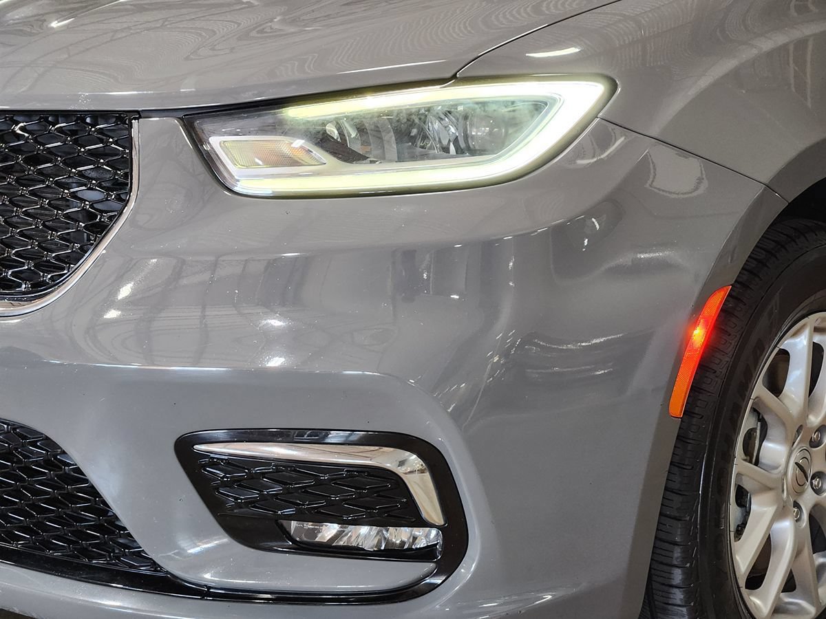 Used 2022 Chrysler Pacifica Touring-L FWD image 14