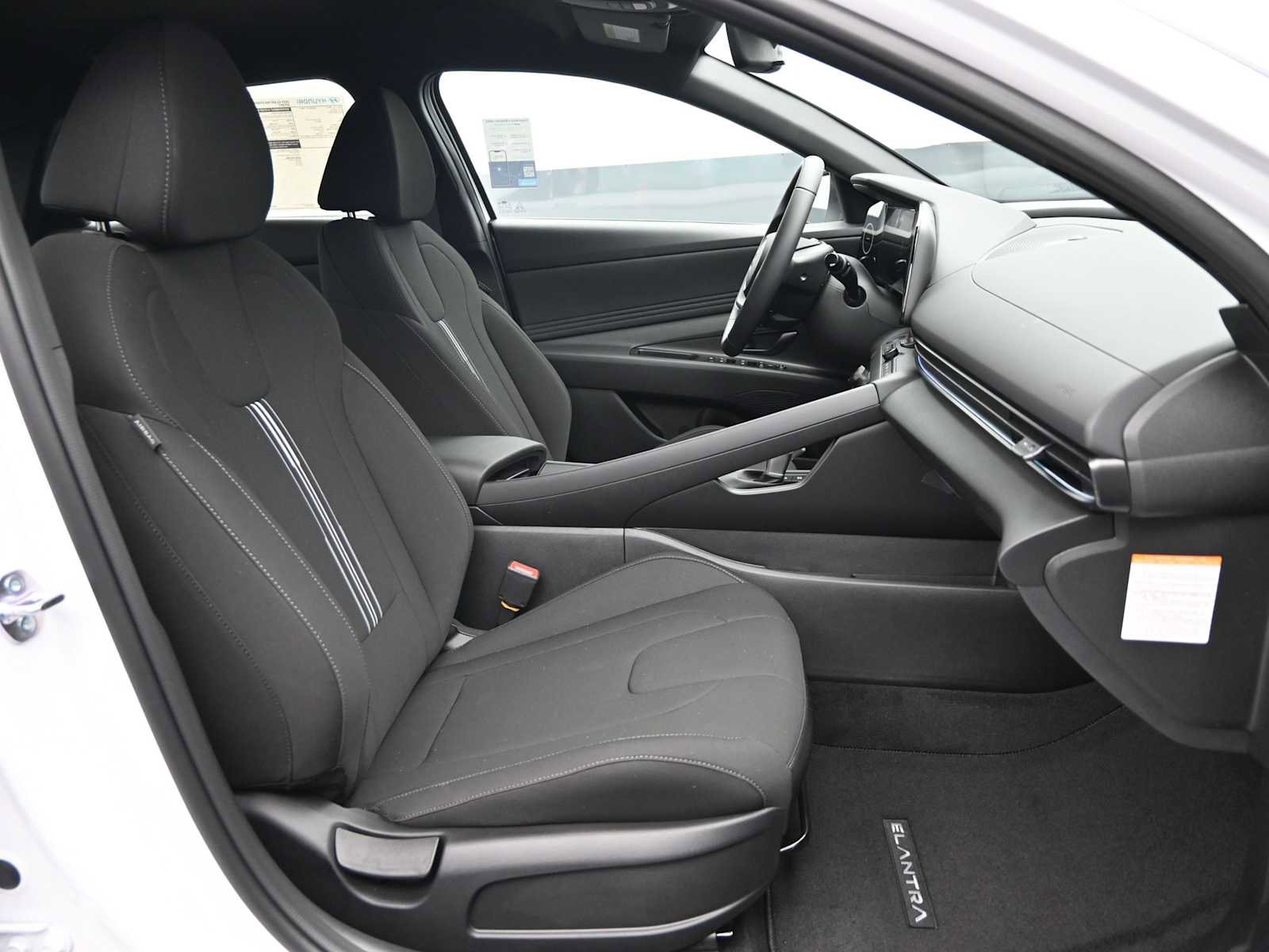 New 2025 Hyundai Elantra SEL image 11