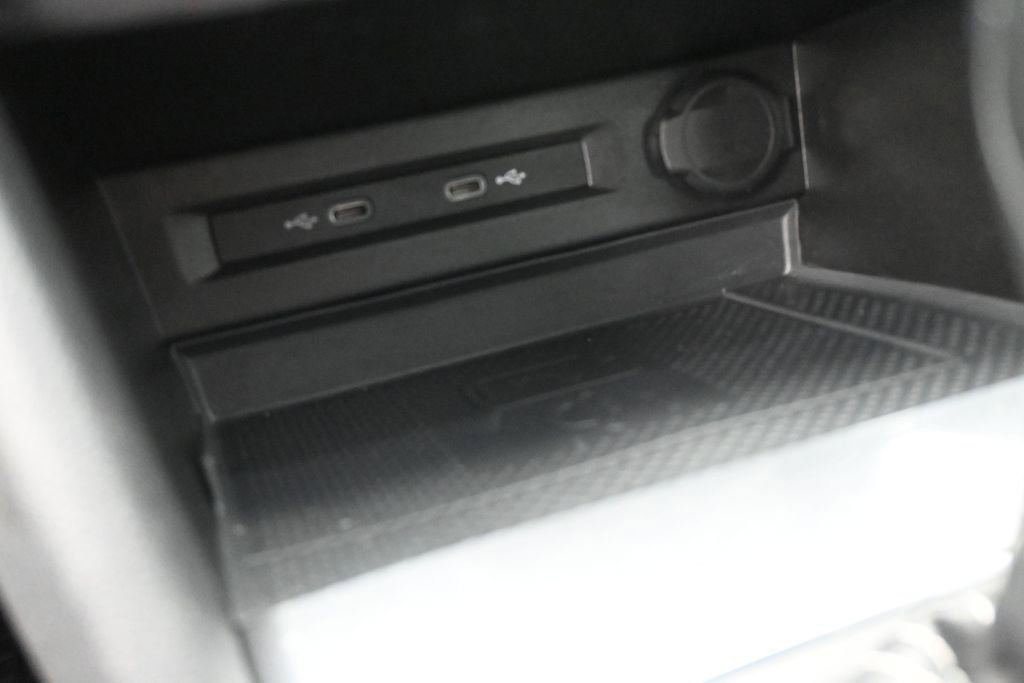 Used 2021 Volkswagen Tiguan SE FWD image 4
