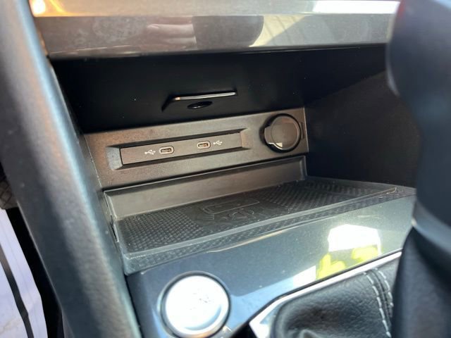 Used 2024 Volkswagen Tiguan SE image 21