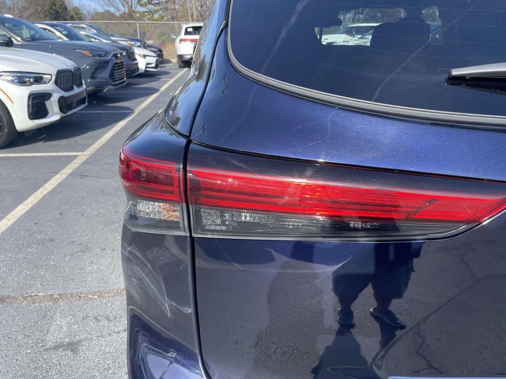 Used 2023 Toyota Highlander LE image 20