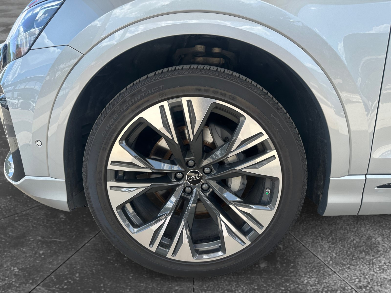 Used 2025 Audi Q8 Premium Plus AWD/4WD image 9