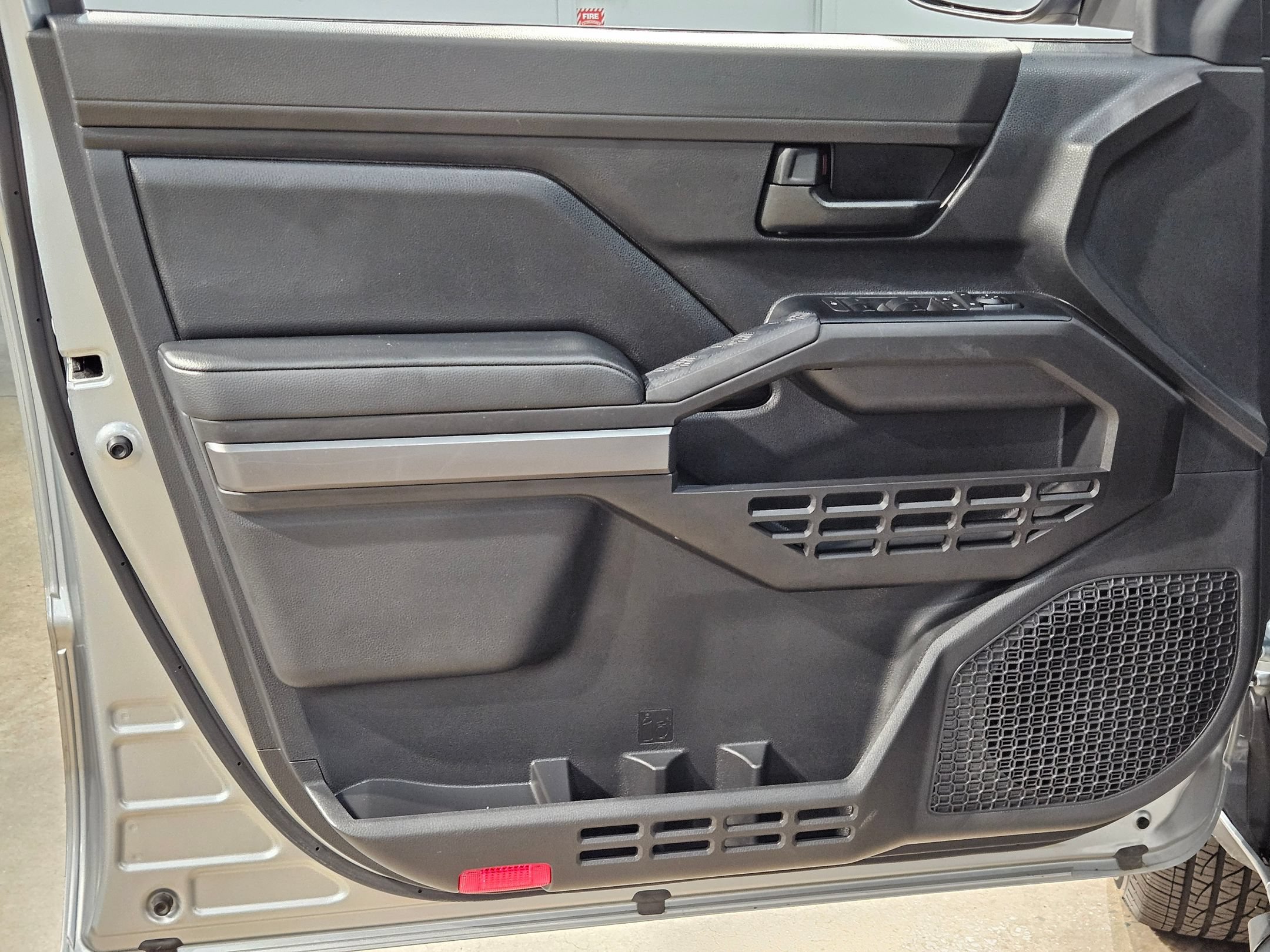 Certified 2025 Toyota Tacoma SR5 AWD/4WD image 20