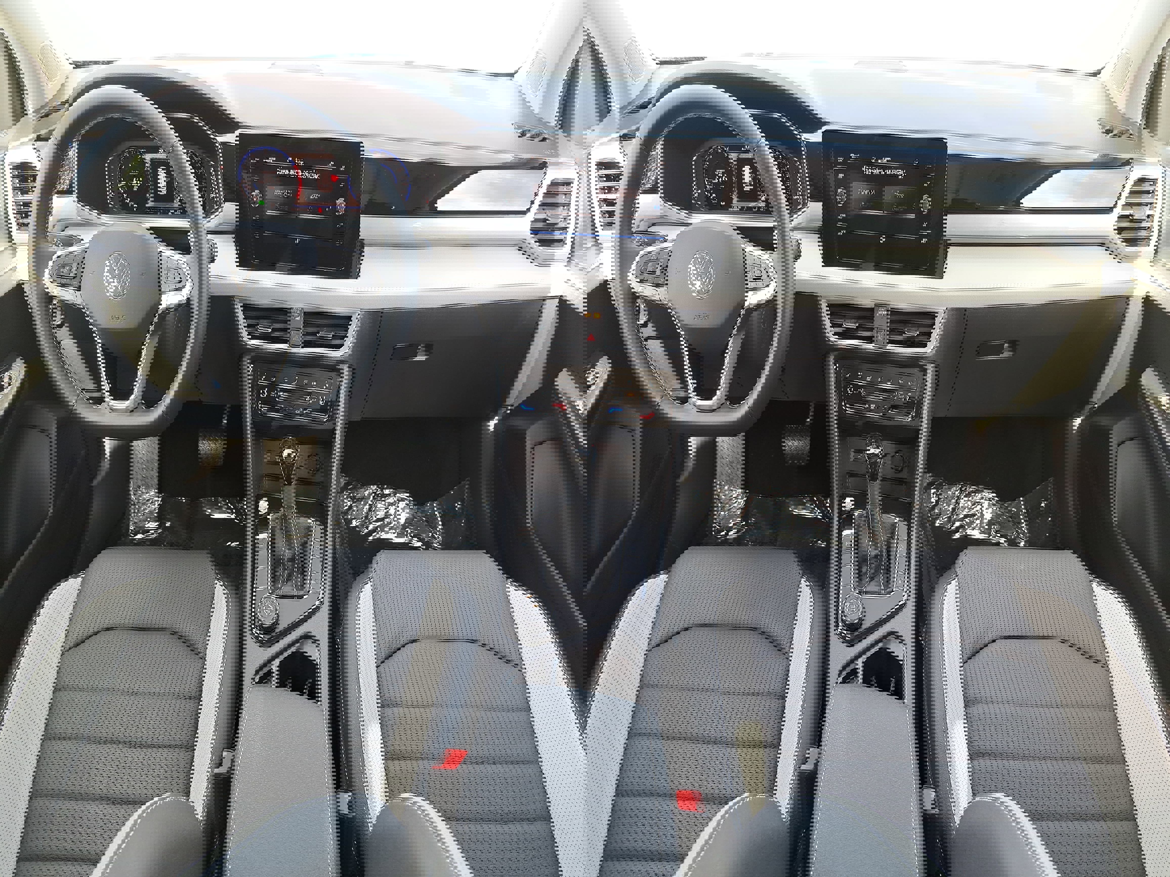 Certified 2025 Volkswagen Taos SEL AWD/4WD image 9