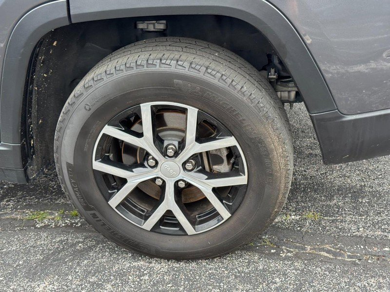 Used 2024 Jeep Grand Cherokee L Limited AWD/4WD image 7