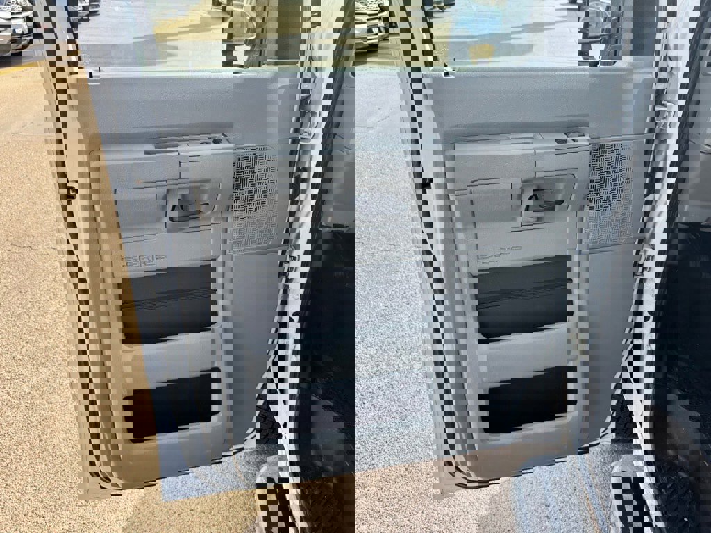 Used 2014 Ford E-250 and Econoline 250 w/ Power Group image 12