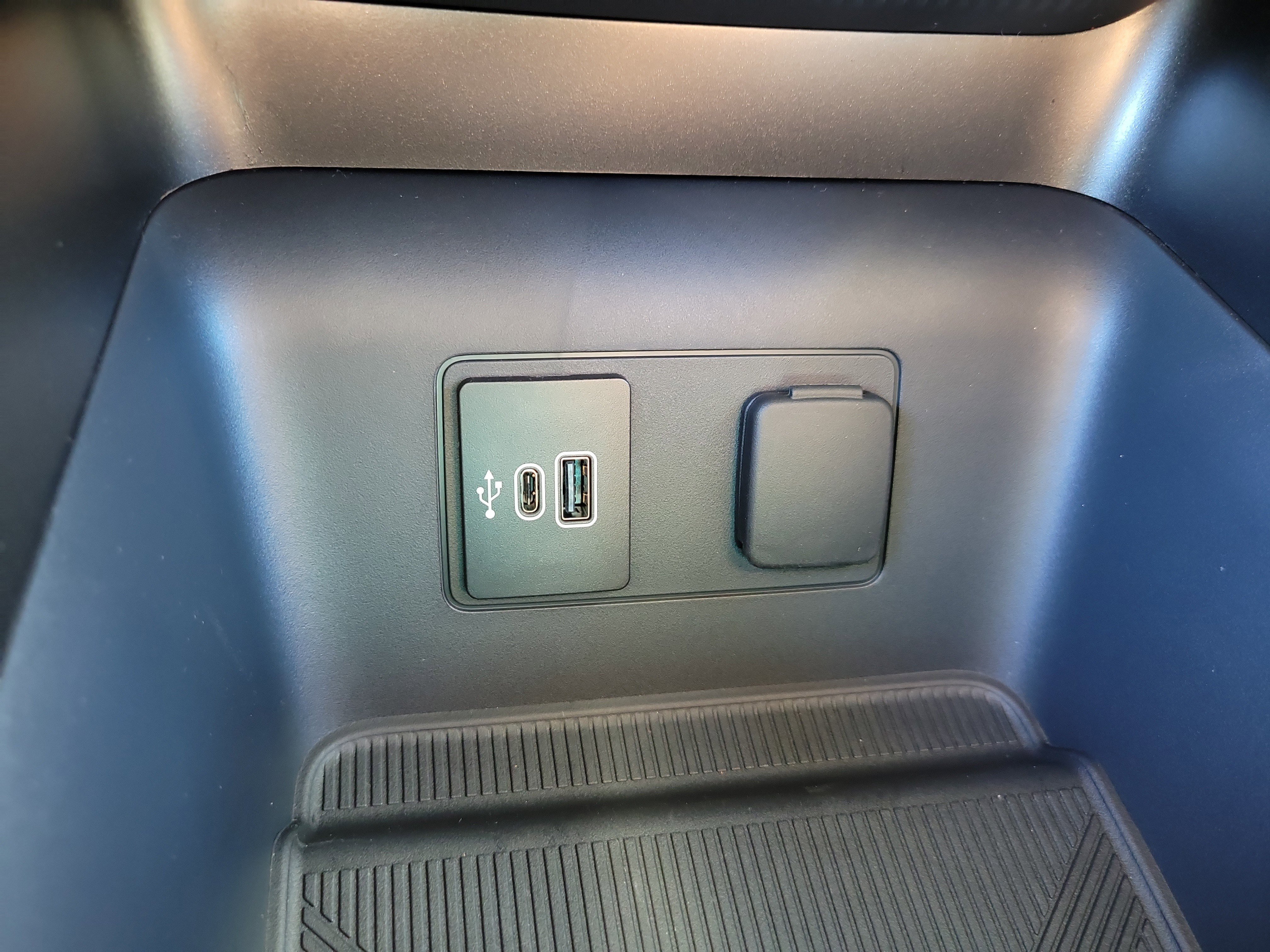 New 2026 Ford Explorer Active w/ Active Comfort Package image 24