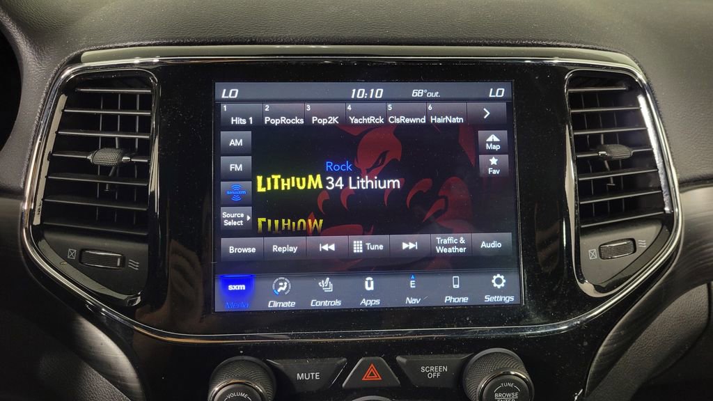 Used 2022 Jeep Grand Cherokee Laredo X image 24