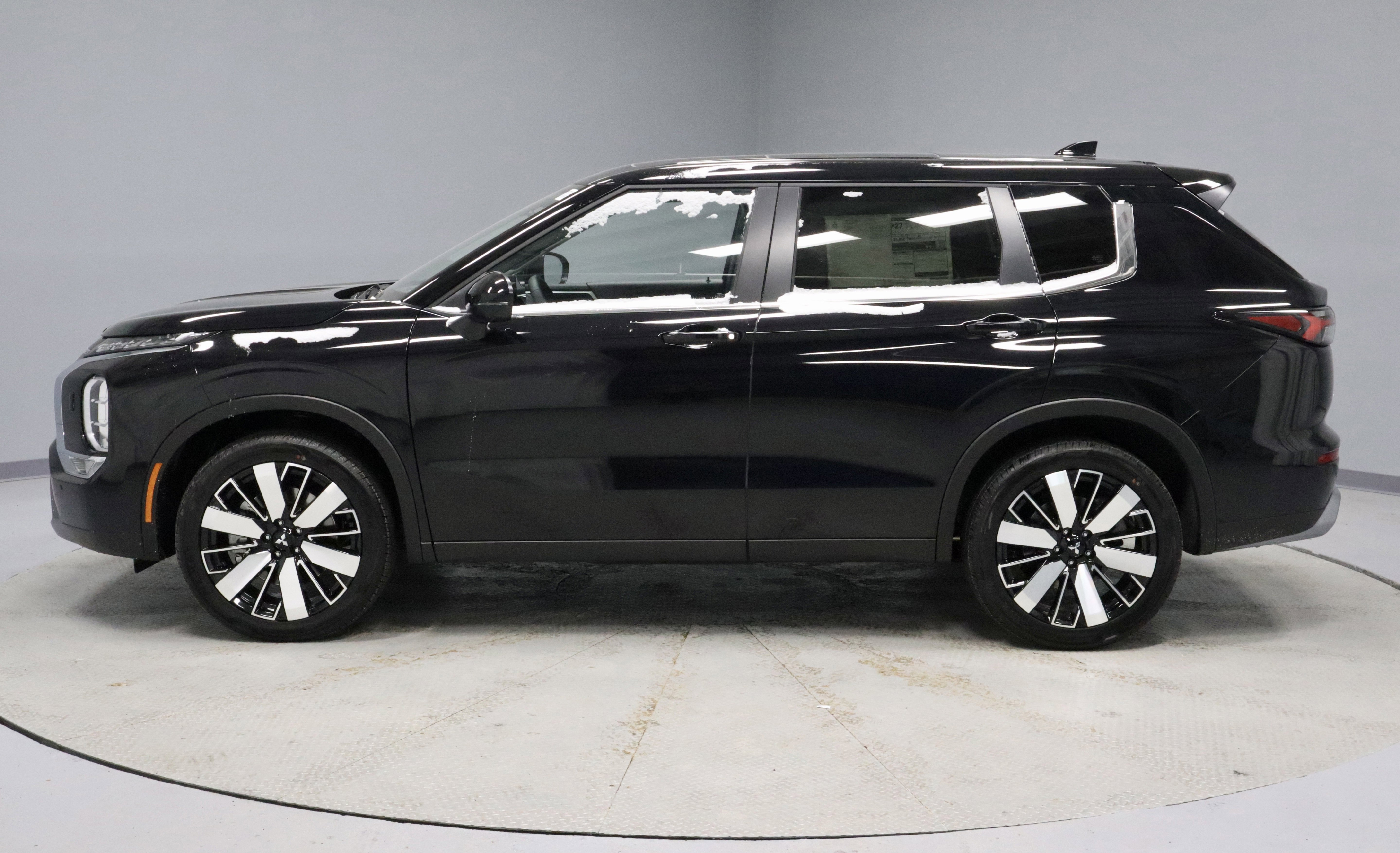 New 2026 Mitsubishi Outlander SE image 4