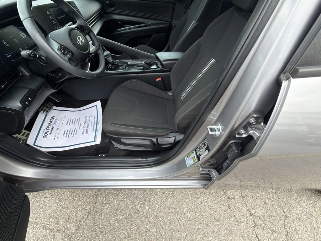 Used 2025 Hyundai Elantra Sport FWD image 12