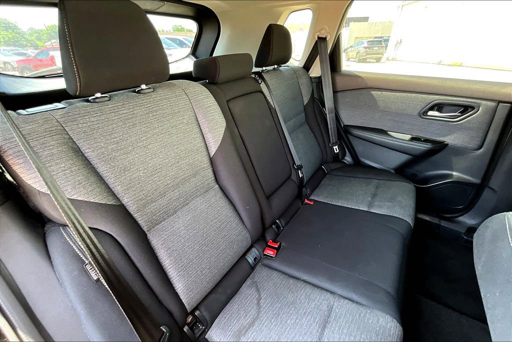 Used 2023 Nissan Rogue SV image 35