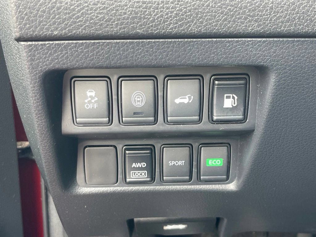Used 2019 Nissan Rogue SV AWD/4WD image 16
