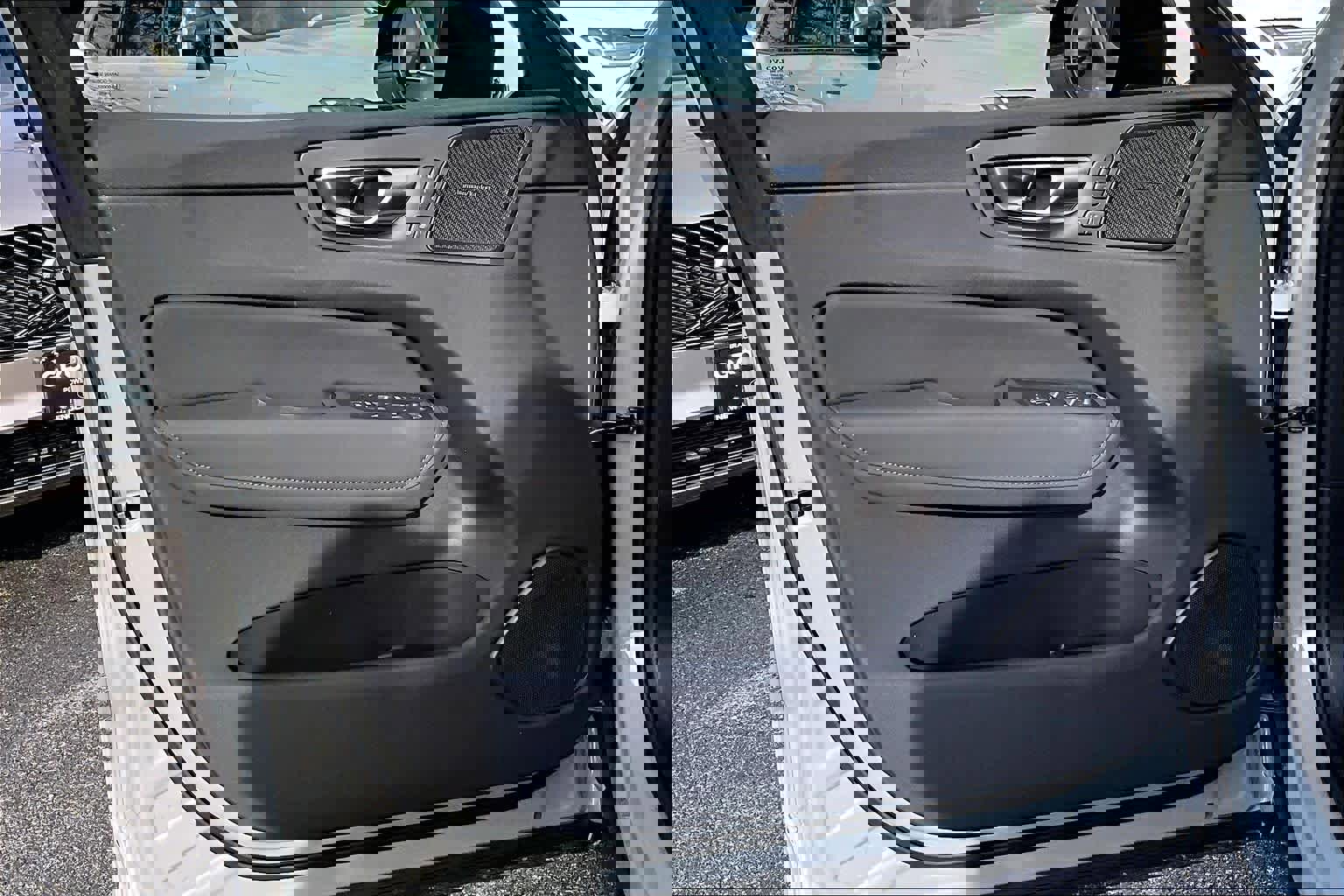 New 2026 Volvo XC60 B5 Ultra w/ Protection Package Premier image 11