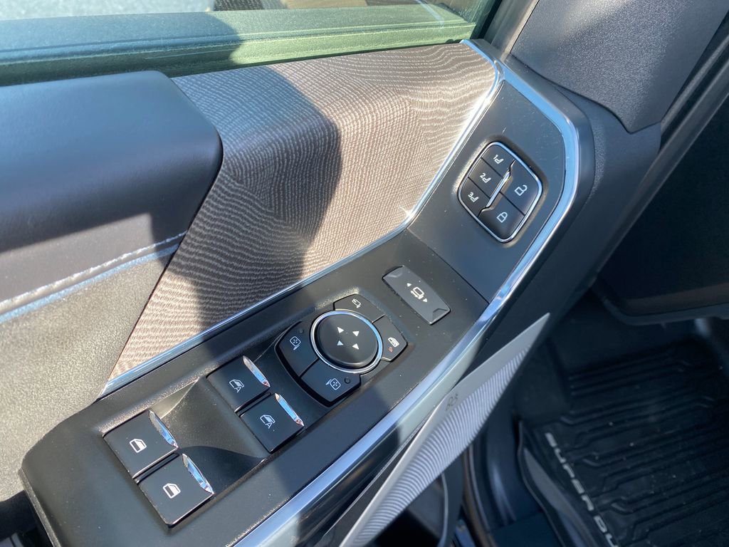 Used 2025 Ford F250 Platinum w/ FX4 Off-Road Package AWD/4WD image 13