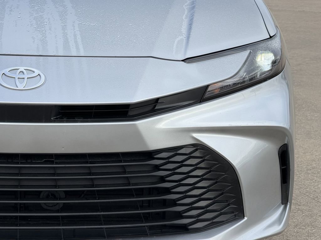 Used 2025 Toyota Camry LE FWD image 4