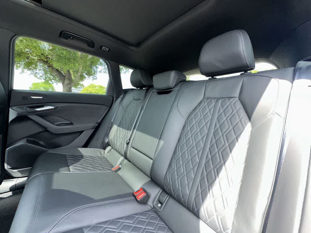 Used 2025 Audi SQ6 e-tron Prestige AWD/4WD image 22