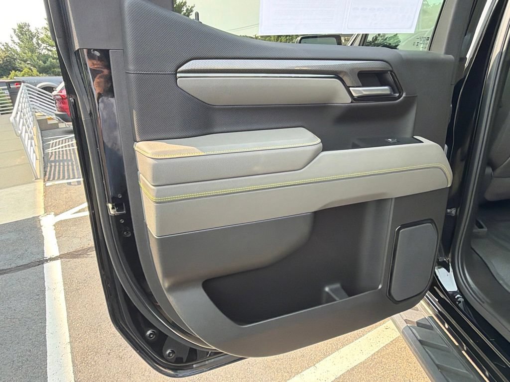 Used 2025 Chevrolet Silverado 1500 ZR2 w/ Technology Package AWD/4WD image 18