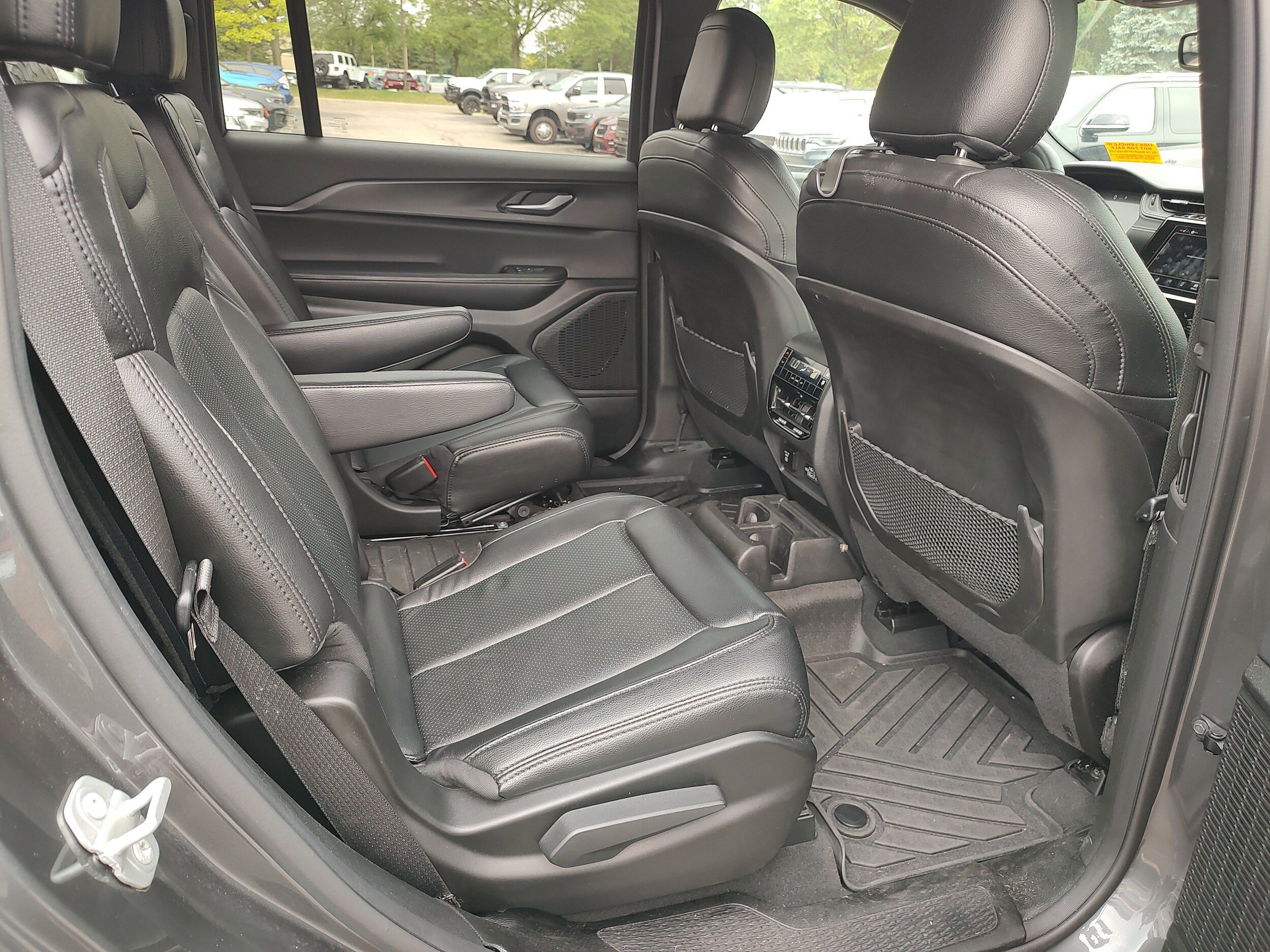 Certified 2024 Jeep Grand Cherokee L Laredo w/ Luxury Tech Group I AWD/4WD image 5