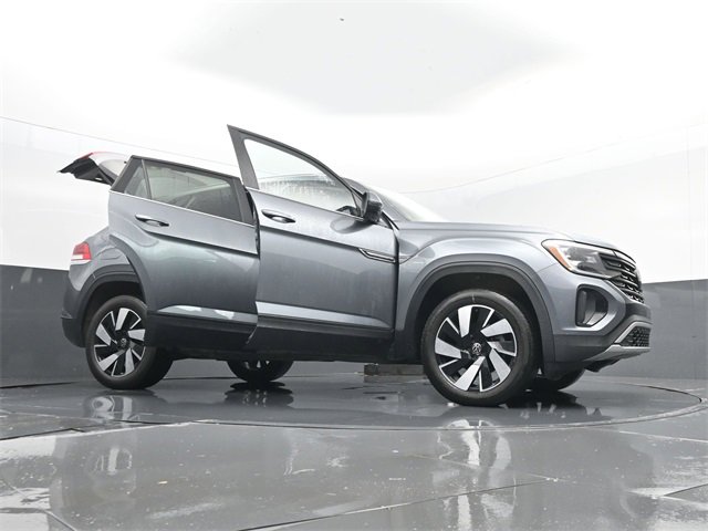 Used 2025 Volkswagen Atlas Cross Sport SE image 33