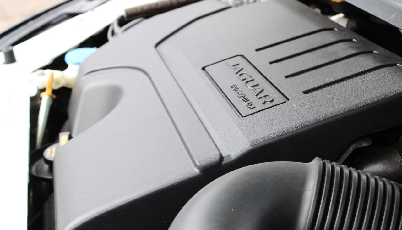 Used 2018 Jaguar E-PACE S image 13