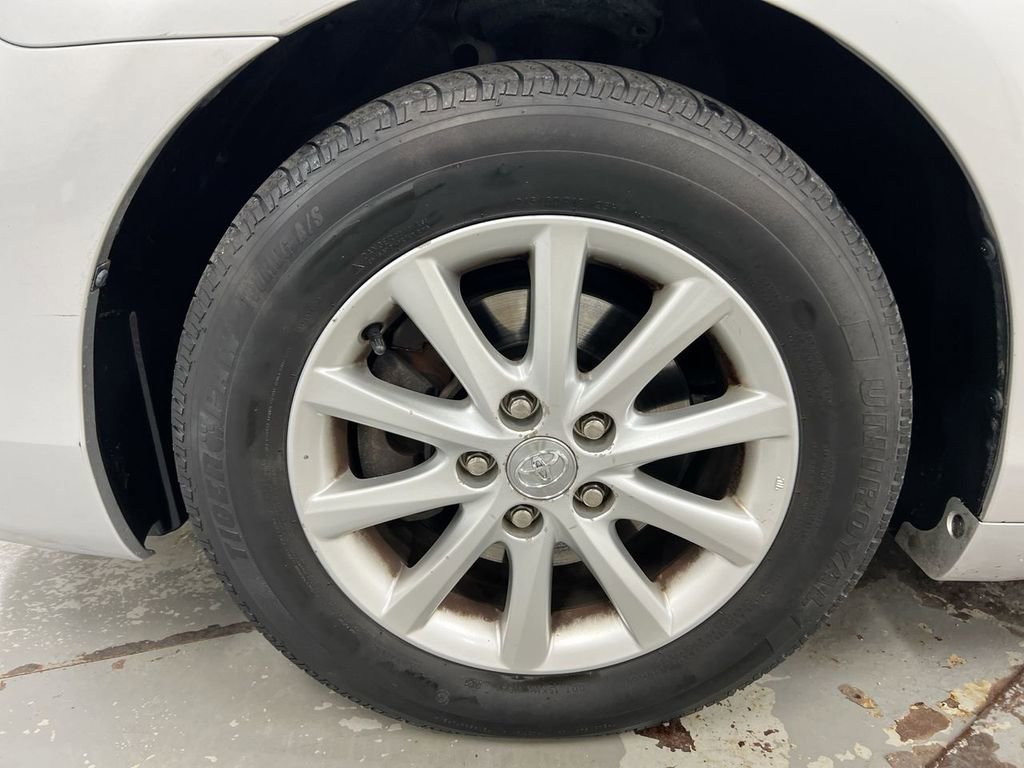 Used 2011 Toyota Camry XLE w/ XLE Extra-Value Pkg #2 image 26