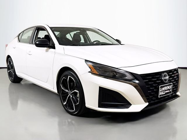Used 2024 Nissan Altima 2.5 SR image 3