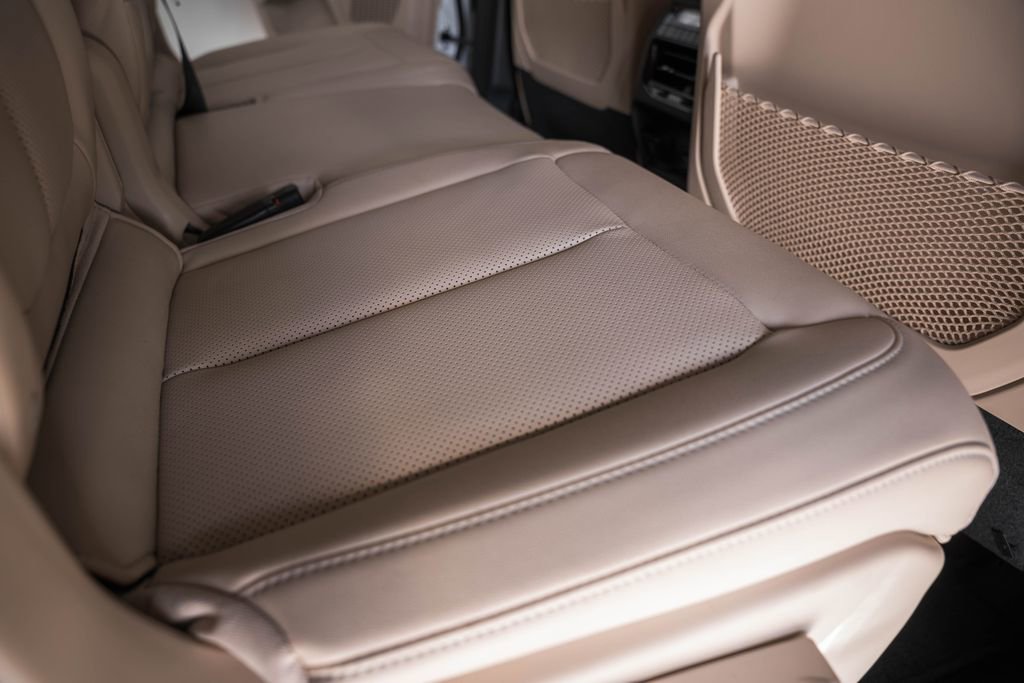 New 2025 Jeep Grand Cherokee L Limited w/ Luxury Tech Group II image 31