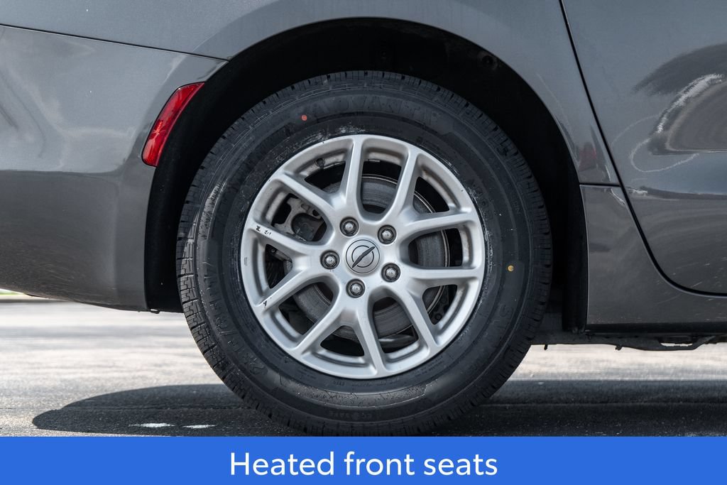 Used 2023 Chrysler Voyager LX FWD image 9