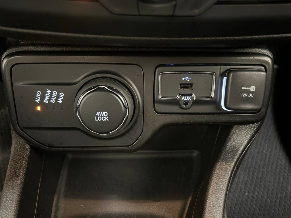 Used 2021 Jeep Renegade Latitude AWD/4WD image 24